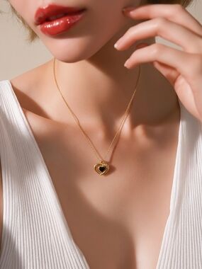 Vintage 1994 AVON Onyx And Goldtone 4 Heart With Clear Crystals Neckla